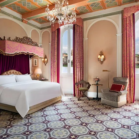 The St. Regis 5*